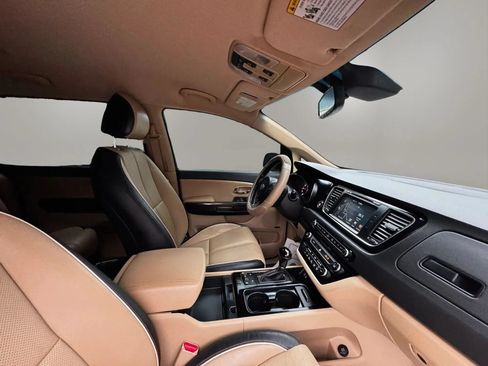 Used 2016 Kia Sedona SX FWD image 18
