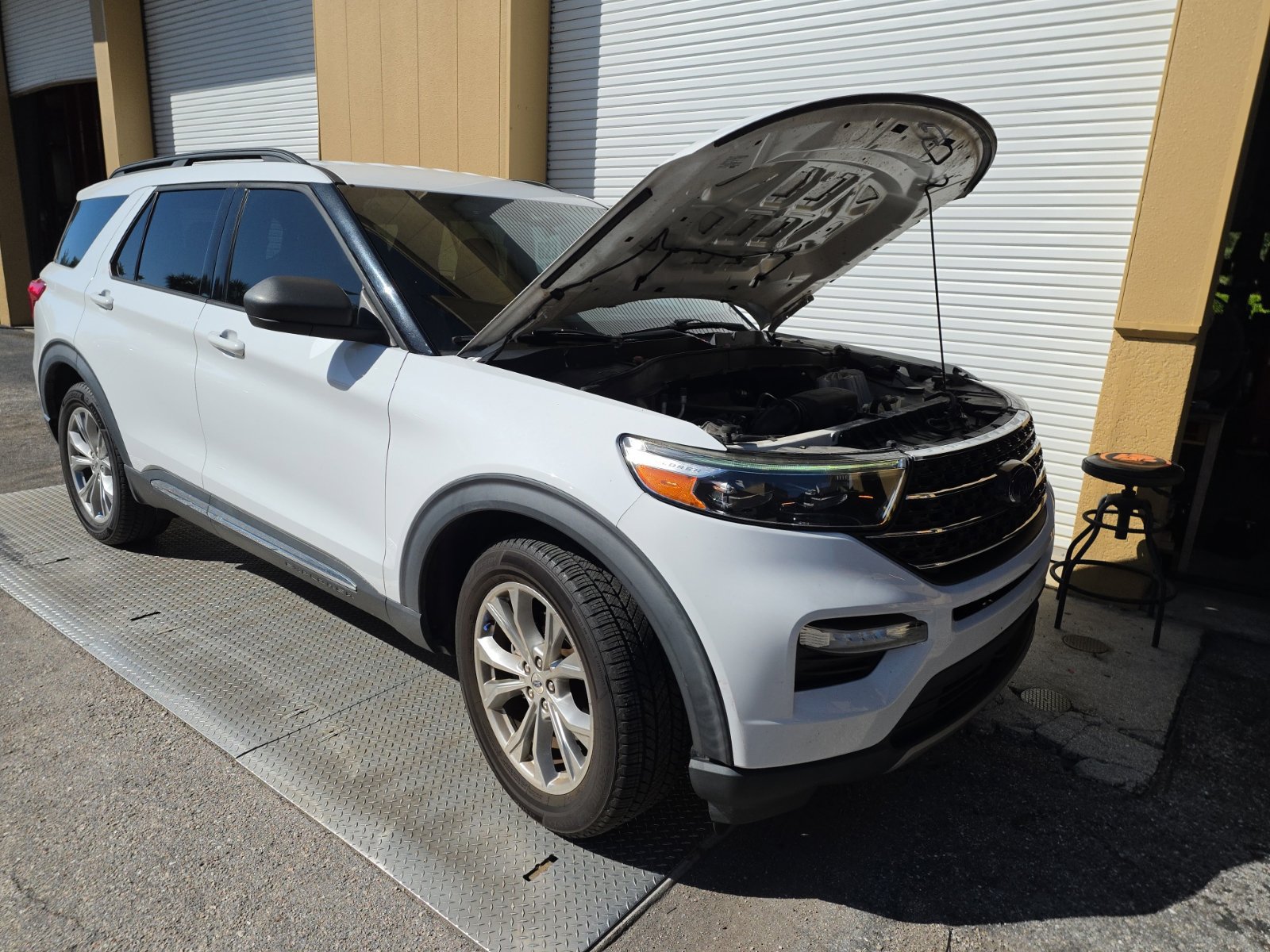 Used 2020 Ford Explorer XLT w/ Equipment Group 202A AWD/4WD image 1
