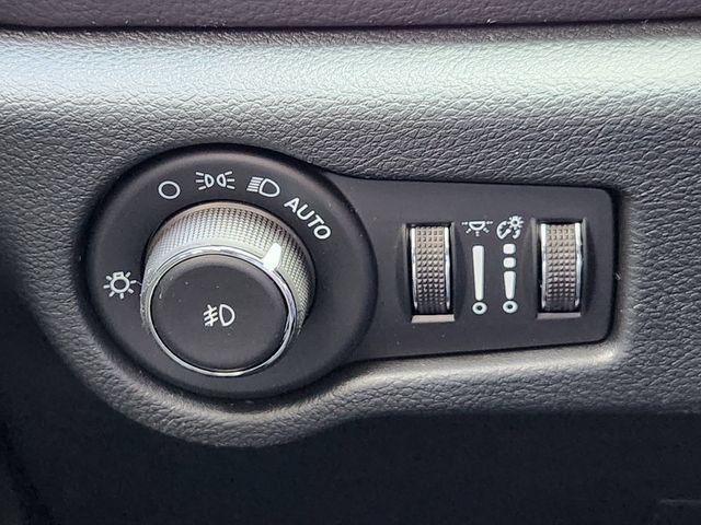 New 2026 Chrysler Pacifica Select FWD image 17