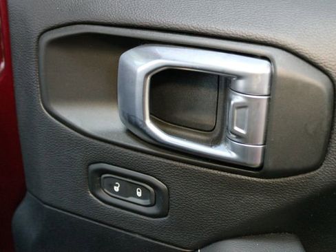 Used 2021 Jeep Wrangler Unlimited Sahara AWD/4WD image 9