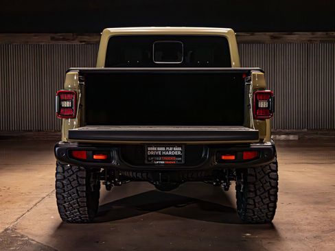 Used 2025 Jeep Gladiator Mojave image 9