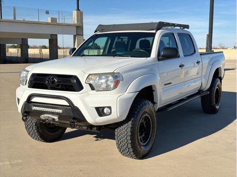 Used 2014 Toyota Tacoma SR5 - 4WD - Long Bed - Tastefu w/ SR5 Package image 3
