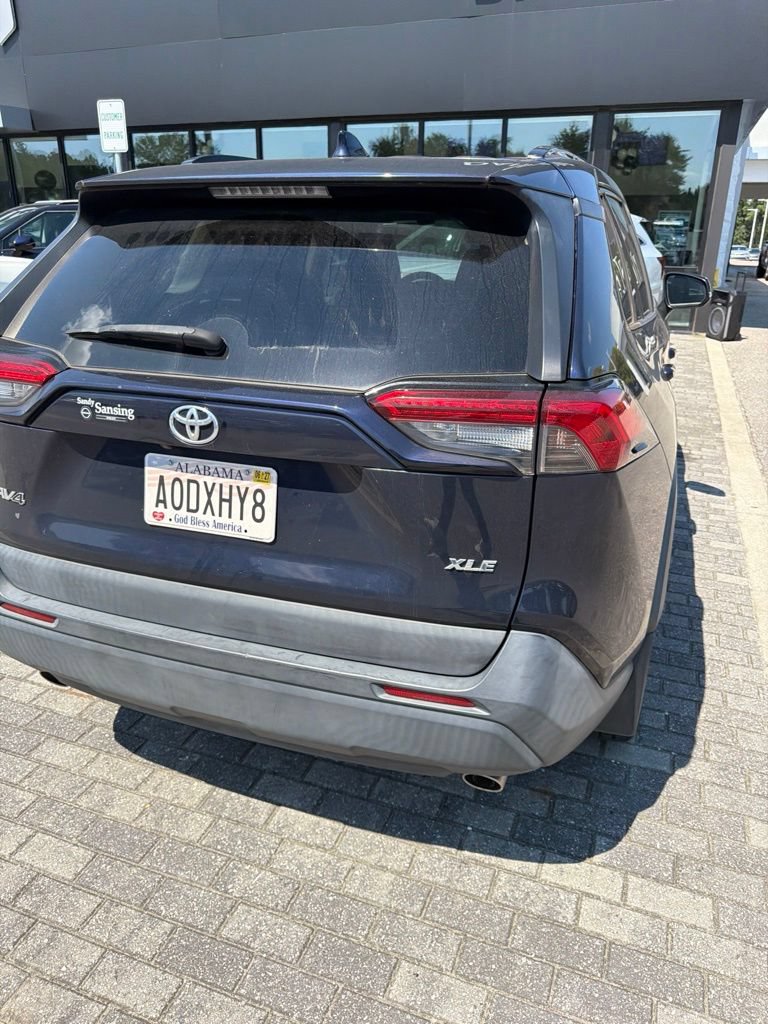 Used 2019 Toyota RAV4 XLE Premium FWD image 10
