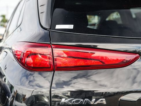 Used 2022 Hyundai Kona SEL w/ Convenience Package image 7