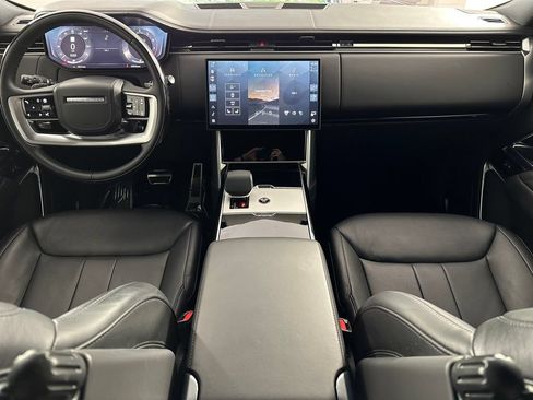 Used 2024 Land Rover Range Rover SE AWD/4WD image 3