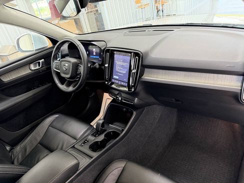 Used 2023 Volvo XC40 B5 Core AWD/4WD image 27