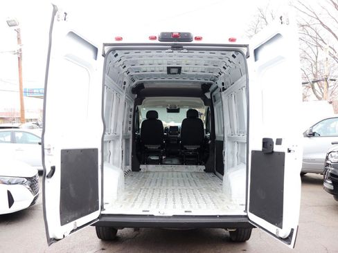 Used 2025 RAM ProMaster 2500 w/ Convenience Group image 46