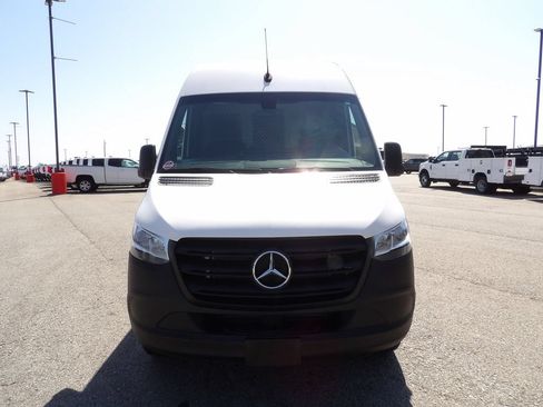 Used 2023 Mercedes-Benz Sprinter 2500 image 12