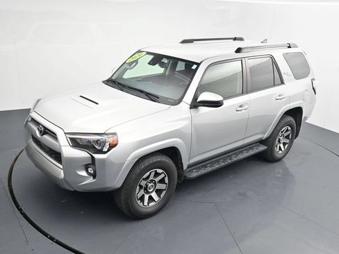 Used 2021 Toyota 4Runner TRD Off-Road AWD/4WD image 12