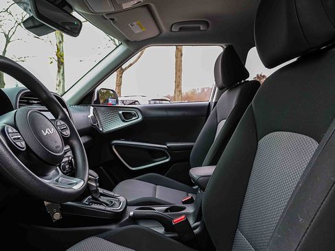 Certified 2025 Kia Soul LX w/ LX Technology Package image 8