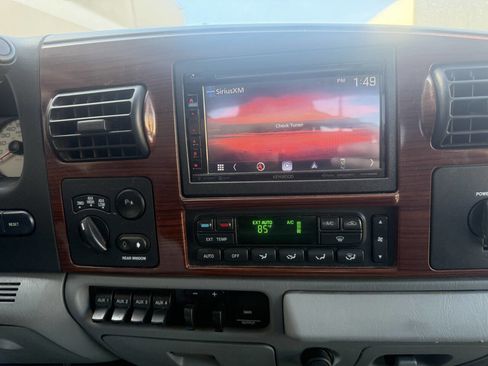 Used 2005 Ford F350 Lariat image 15