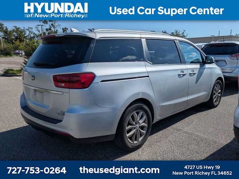 Used 2019 Kia Sedona EX FWD image 2