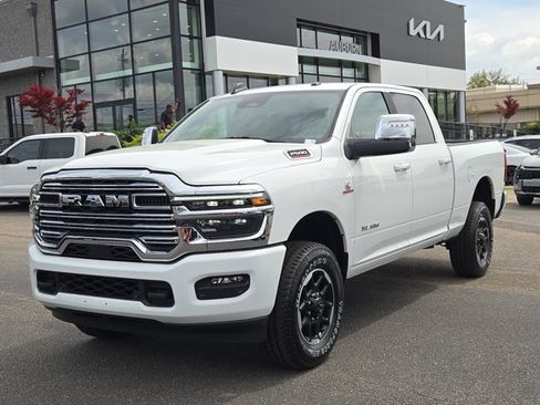 Used 2026 RAM 2500 Laramie AWD/4WD image 2