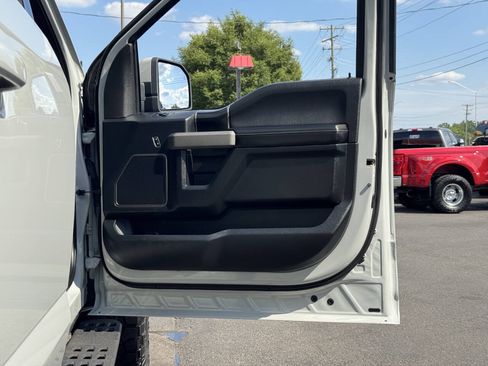 Used 2017 Ford F150 Raptor w/ Equipment Group 802A Luxury AWD/4WD image 42