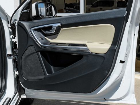 Used 2017 Volvo V60 T5 Premier w/ Convenience Package image 43