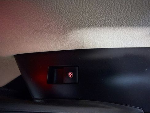 Used 2017 Buick Cascada Premium image 28