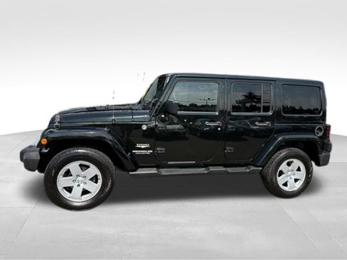 Used 2012 Jeep Wrangler Unlimited Sahara w/ Connectivity Group AWD/4WD image 2