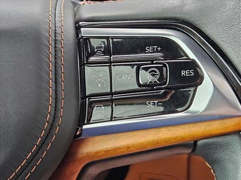 Used 2025 Jeep Grand Cherokee L Summit AWD/4WD image 24