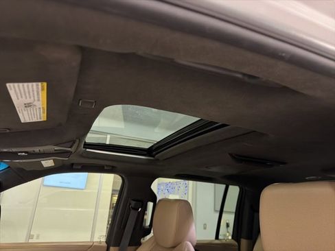 Used 2019 Cadillac Escalade ESV Platinum image 2