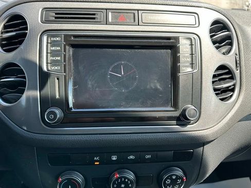 Used 2017 Volkswagen Tiguan Limited w/ Premium Package AWD/4WD image 27