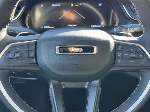 Used 2024 Jeep Grand Cherokee Altitude image 27