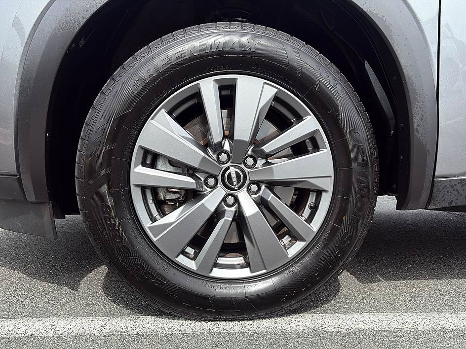 Certified 2025 Nissan Pathfinder SV FWD image 9