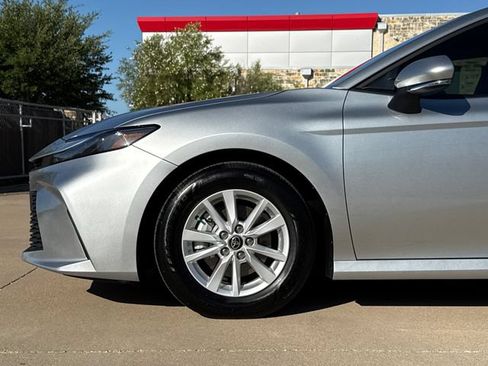 Used 2025 Toyota Camry LE w/ Convenience Package FWD image 5