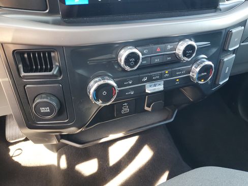 Used 2025 Ford F150 XLT w/ Equipment Group 301A Standard image 22