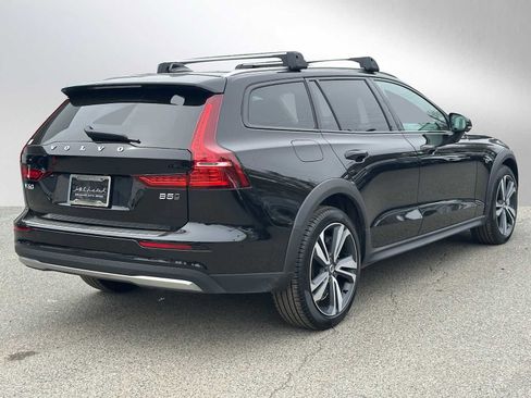 Used 2026 Volvo V60 B5 Cross Country Plus w/ Climate Package image 3