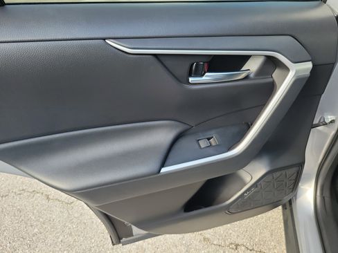 Used 2022 Toyota RAV4 XLE Premium image 15