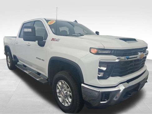 Used 2024 Chevrolet Silverado 2500 LT AWD/4WD image 10