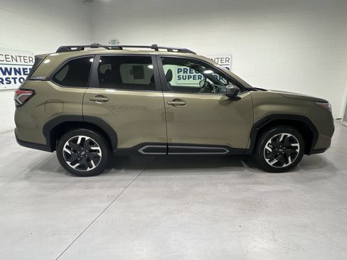 Used 2025 Subaru Forester Limited AWD/4WD image 9