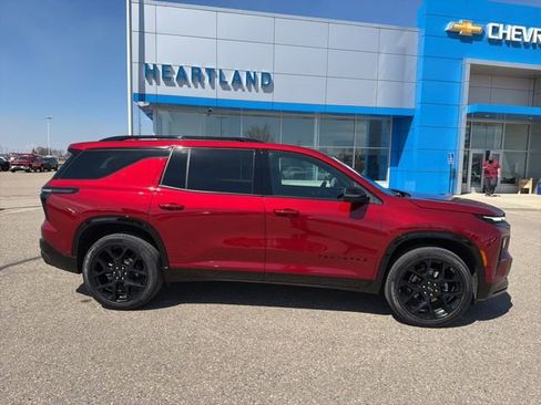 Used 2024 Chevrolet Traverse RS image 5