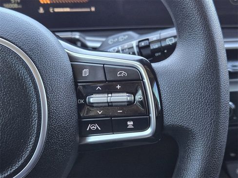 Certified 2025 Kia Sorento LX image 27