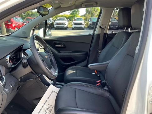 Certified 2022 Chevrolet Trax LT w/ Driver Confidence Package image 24