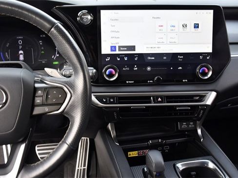 Used 2023 Lexus RX 500h F Sport image 11