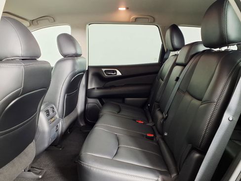 Used 2016 Nissan Pathfinder SL FWD image 14