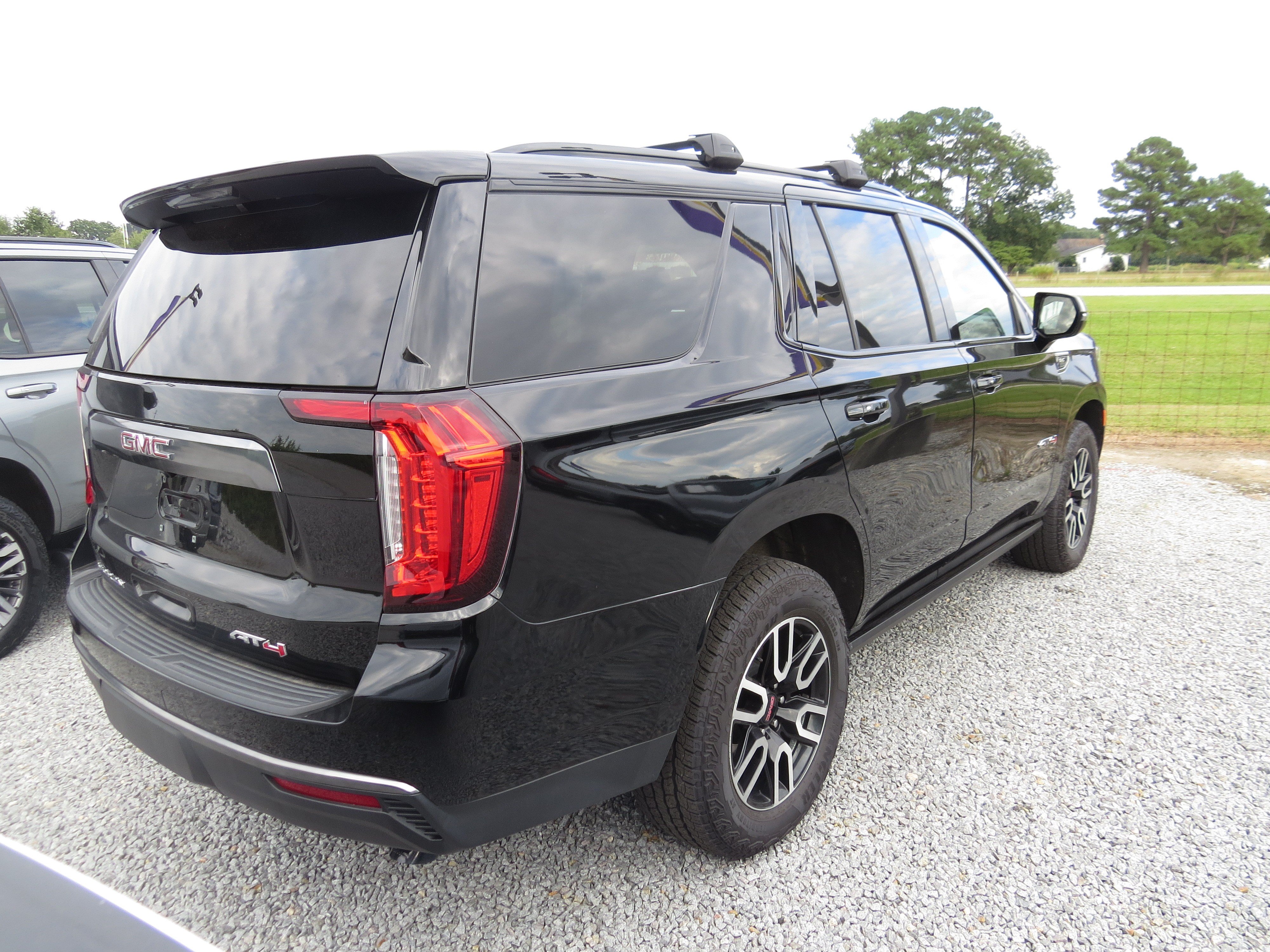 Used 2023 GMC Yukon AT4 AWD/4WD image 32
