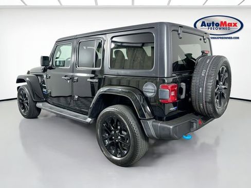 Used 2022 Jeep Wrangler Unlimited Sahara w/ Cold Weather Group AWD/4WD image 5