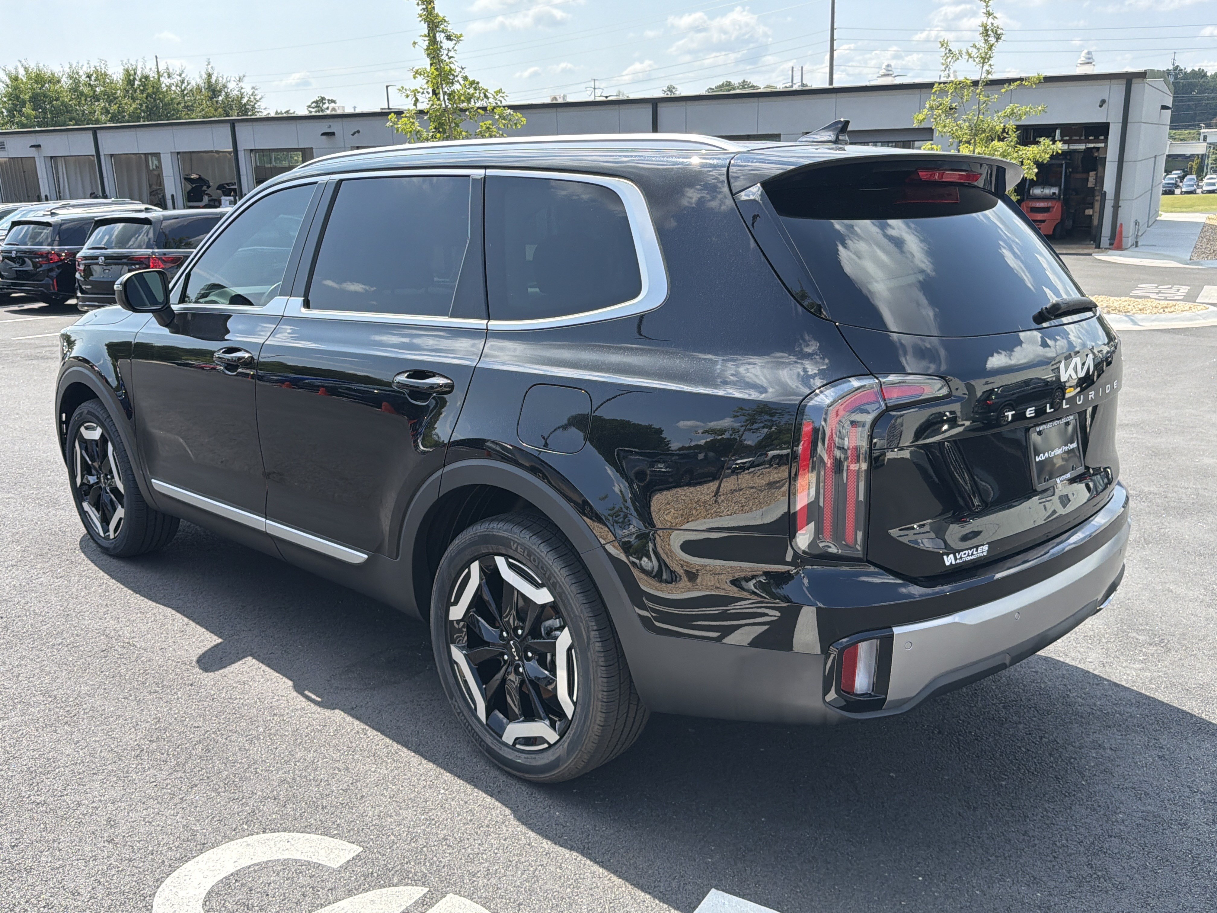 Used 2025 Kia Telluride EX w/ EX Captain's Chair Package FWD image 5