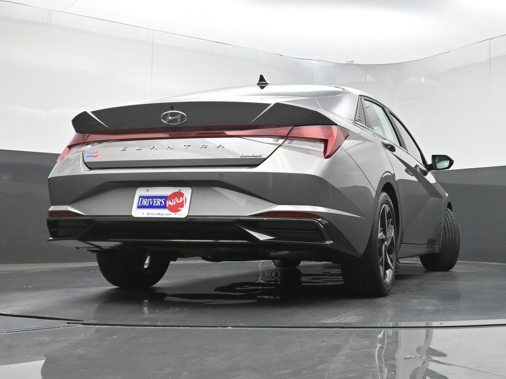 Used 2022 Hyundai Elantra Limited FWD image 30
