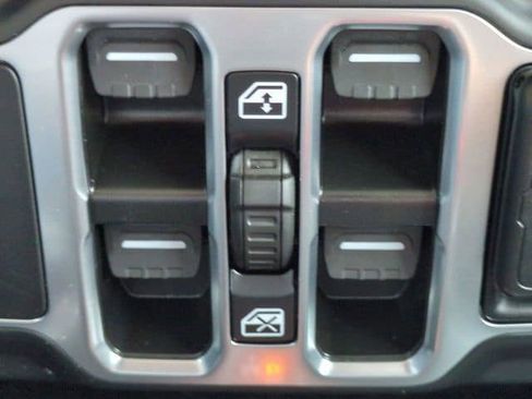 Used 2023 Jeep Wrangler Unlimited w/ Cold Weather Group AWD/4WD image 24