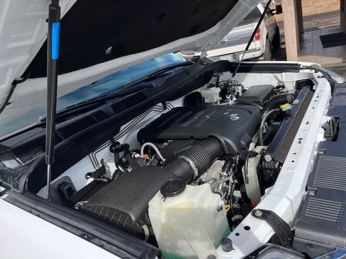 Used 2015 Toyota Tundra SR5 w/ SR5 Upgrade Package image 39