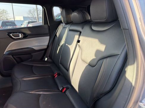Used 2023 Jeep Compass Limited image 12