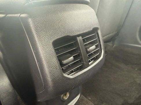 Used 2018 Ford Fusion SE w/ Fusion SE Technology Package FWD image 20