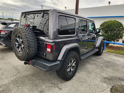 Used 2020 Jeep Wrangler Unlimited Sahara image 4
