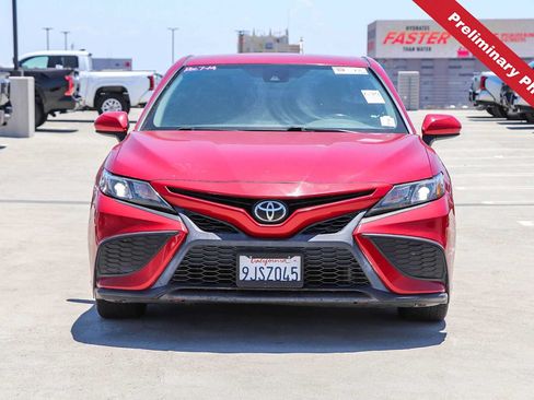 Used 2021 Toyota Camry SE FWD image 2