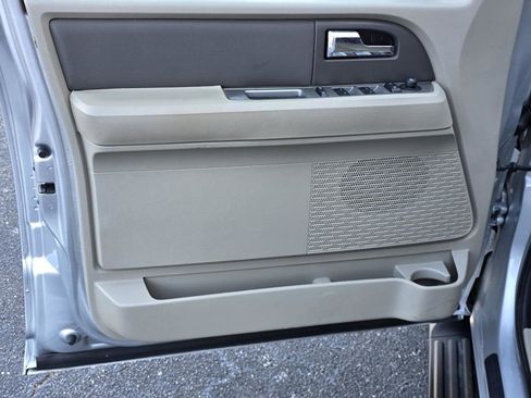 Used 2010 Ford Expedition XLT image 25