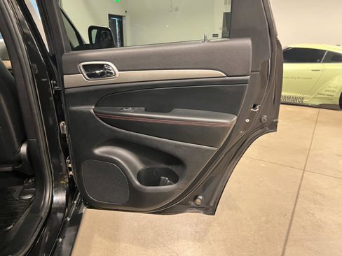 Used 2013 Jeep Grand Cherokee Trailhawk image 34