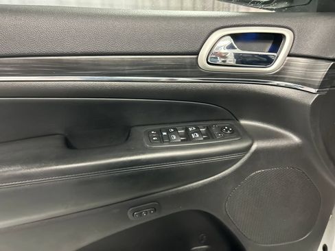 Used 2020 Jeep Grand Cherokee Limited AWD/4WD image 12